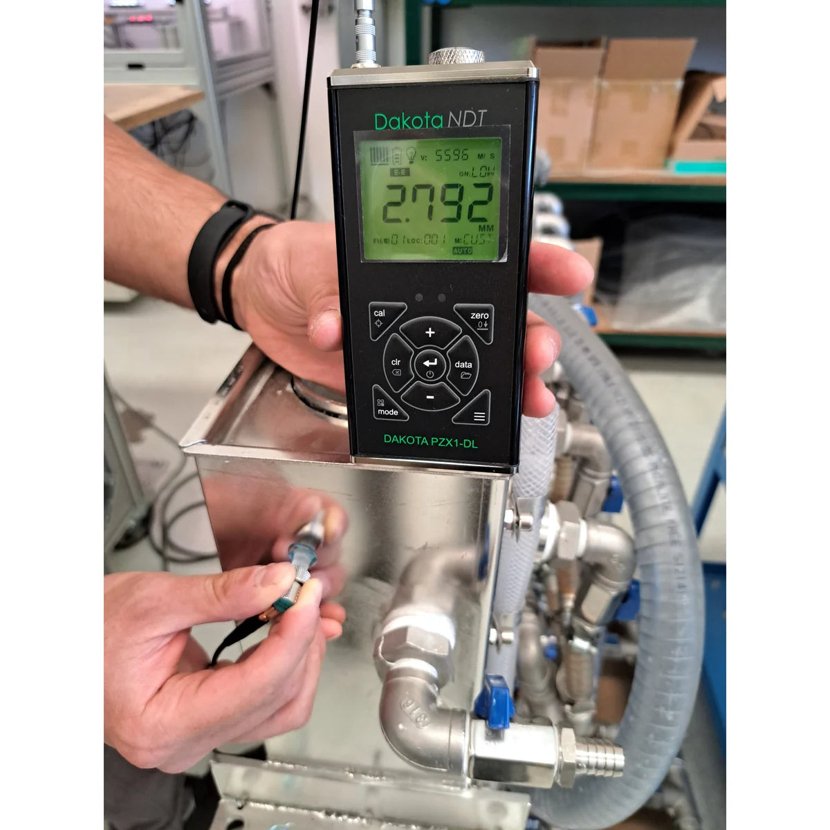 Dakota PZX1-DL in uso su un collettore in acciaio inox