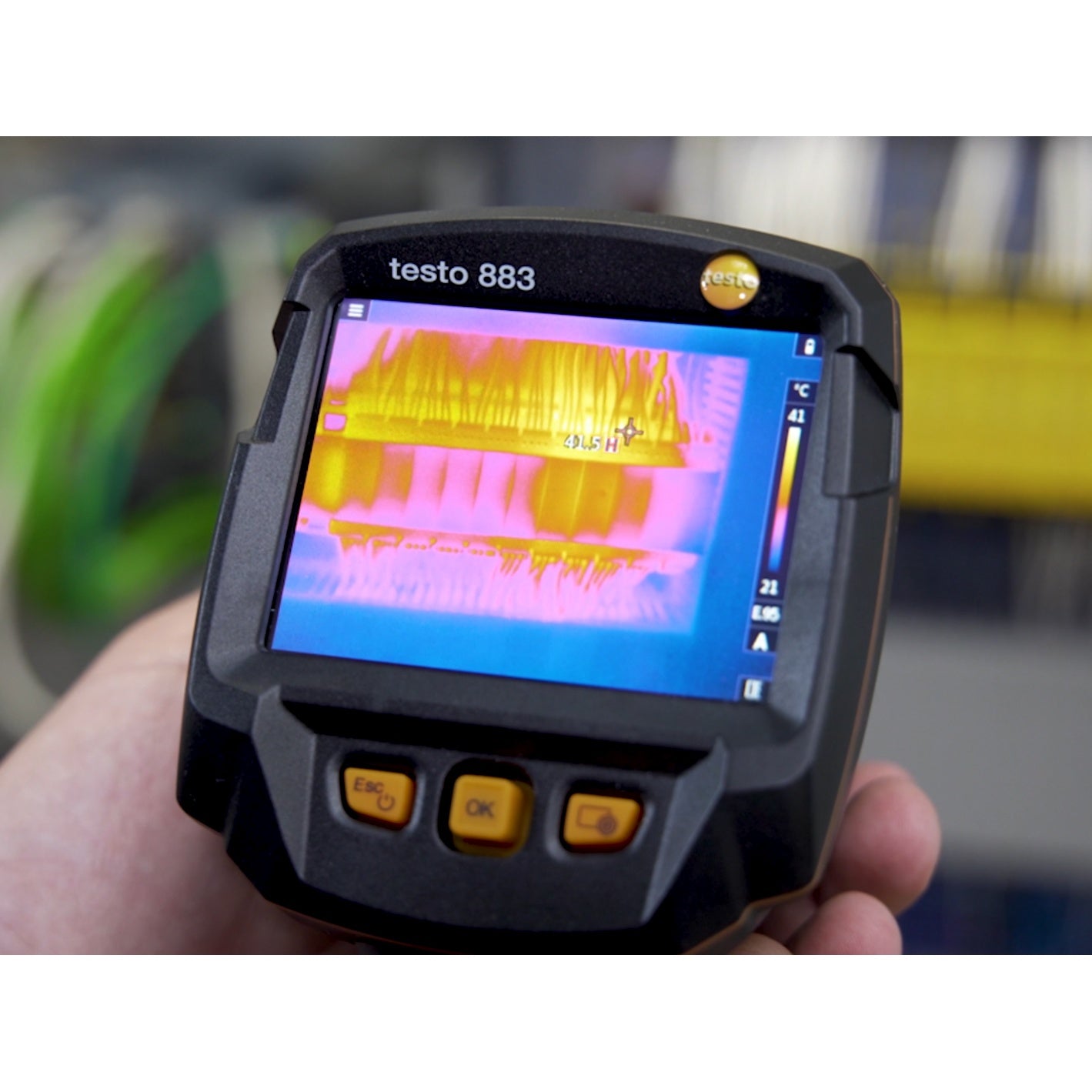Kit Testo 883-2 - Termocamera (320x240 pixel) con obiettivi 42° e 12° e accessori
