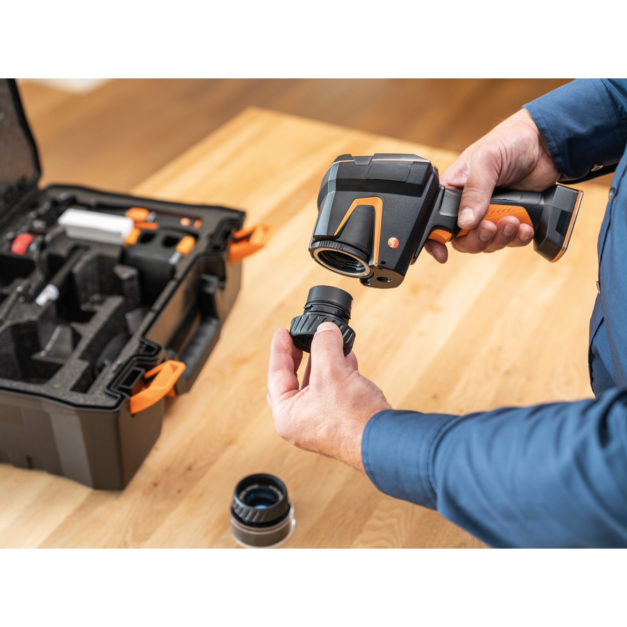 Kit Testo 883-2 - Termocamera (320x240 pixel) con obiettivi 42° e 12° e accessori